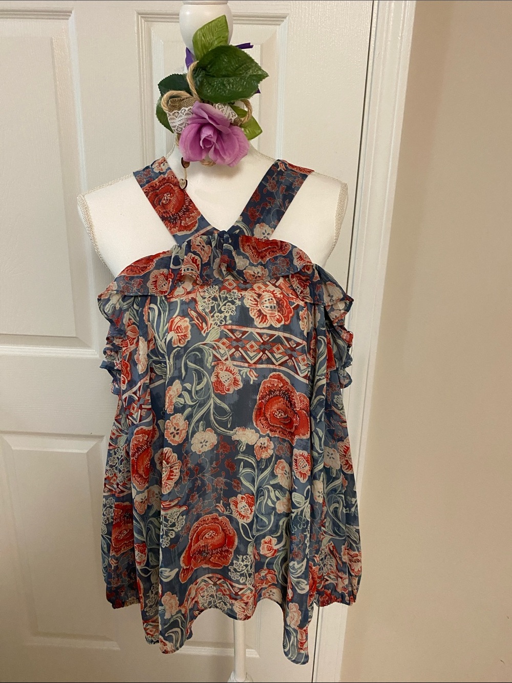 Cato Floral Ruffle Cold-Shoulder Top in Blue and Red